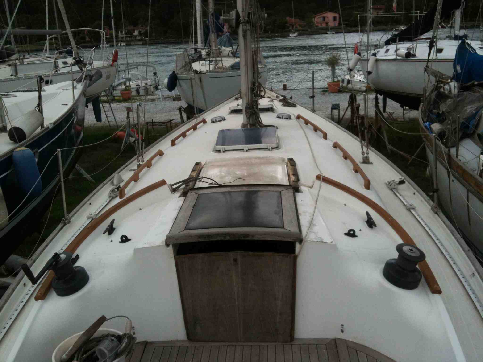 [Immagine: 2012813105111_coperta nuova 1.jpg]